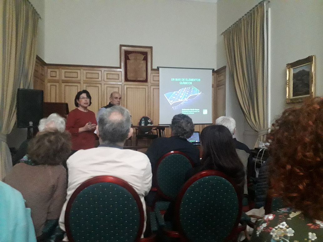 Conferencia Guillermina tabla periódica Liceo Taoro - 2