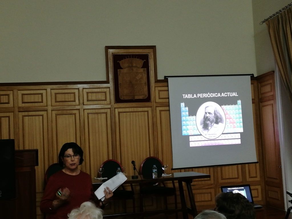 Conferencia Guillermina tabla periódica Liceo Taoro - 3