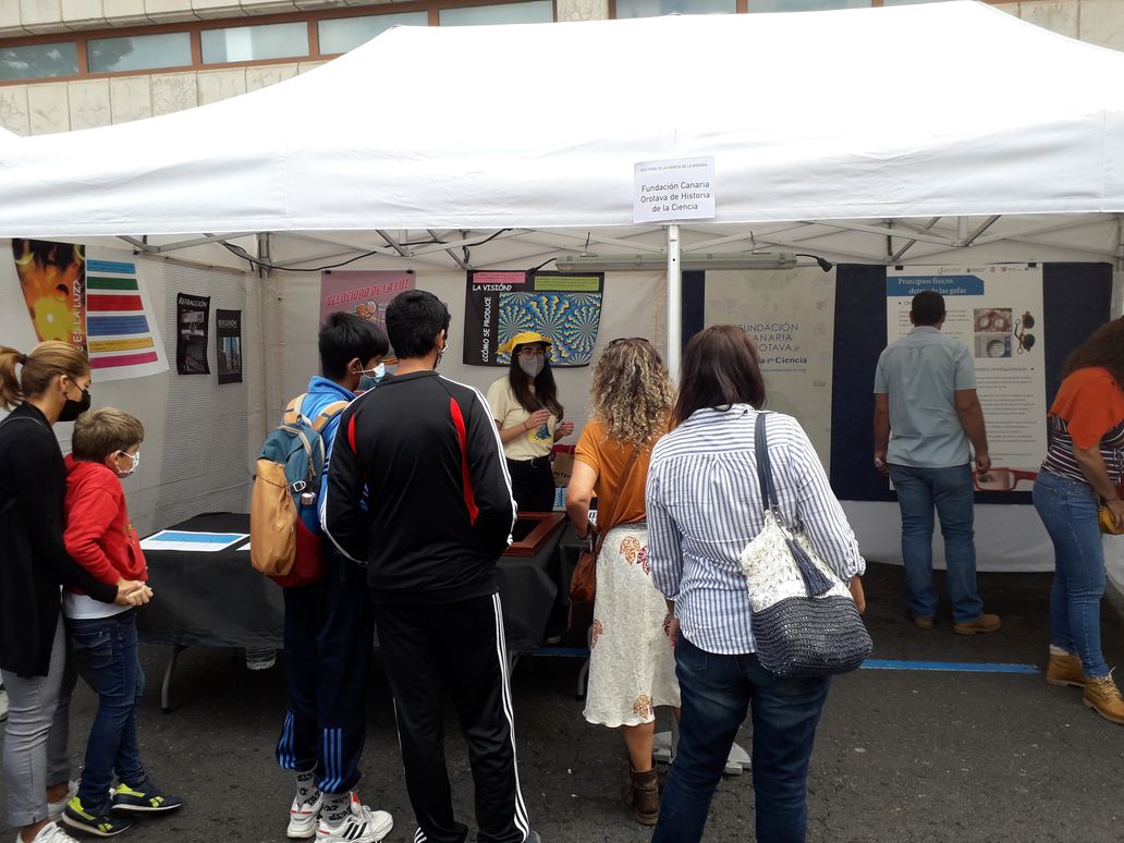 Elena en caseta Feria de la Ciencia La Orotava 1