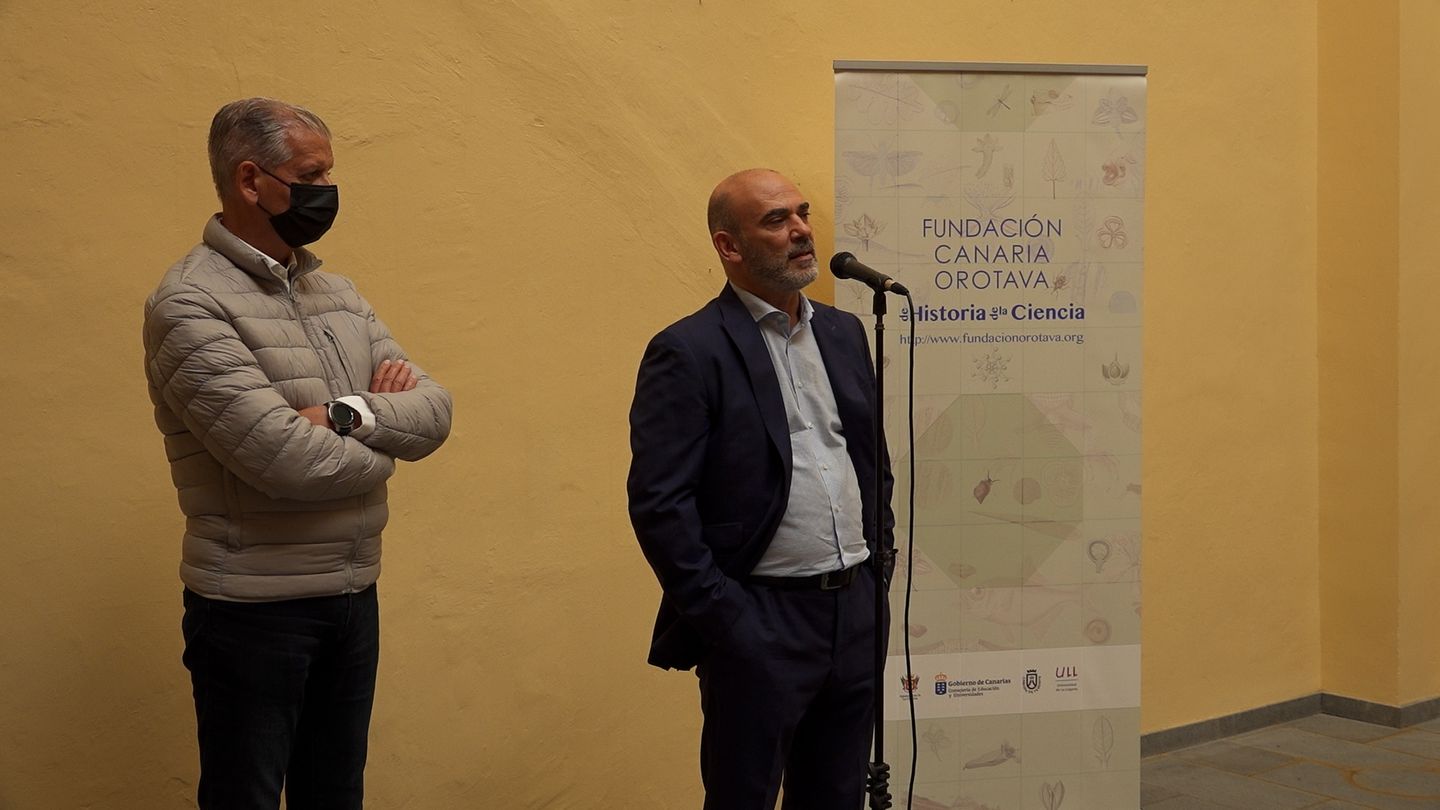 El alcalde y Miguel Ángel inaugurando la primera sala de la colección museográfica